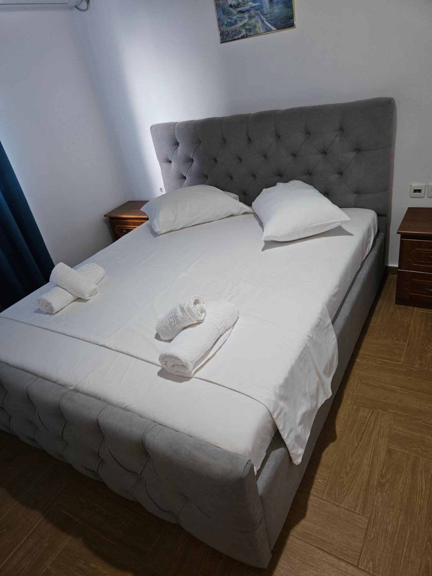 Ylli Mance Apartamento *