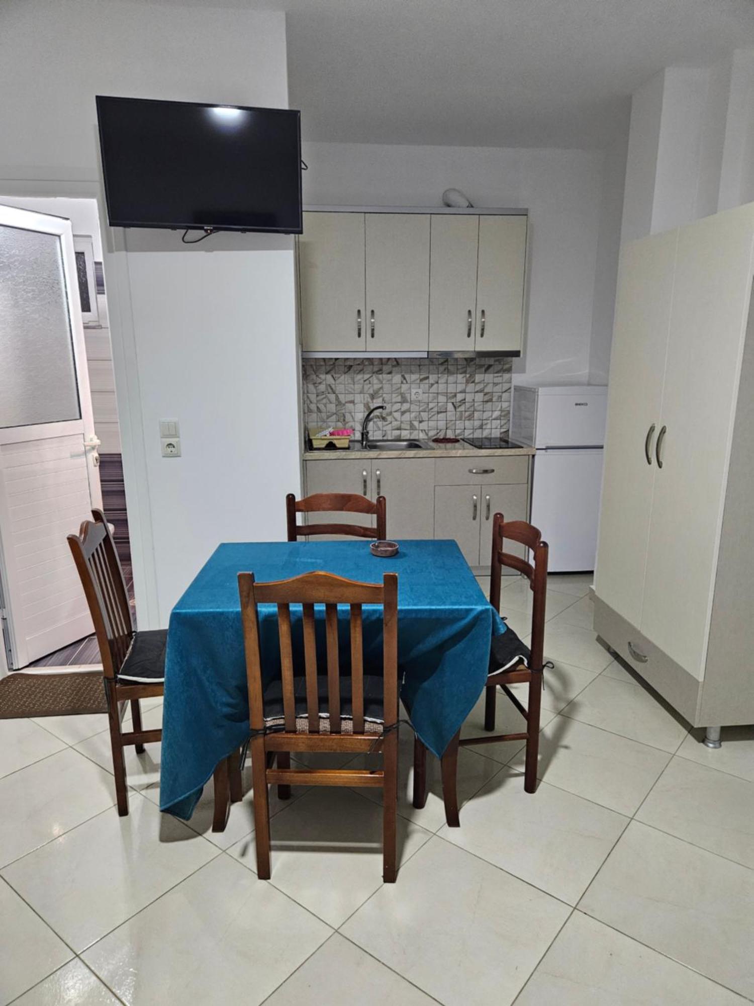 Ylli Mance Apartamento *